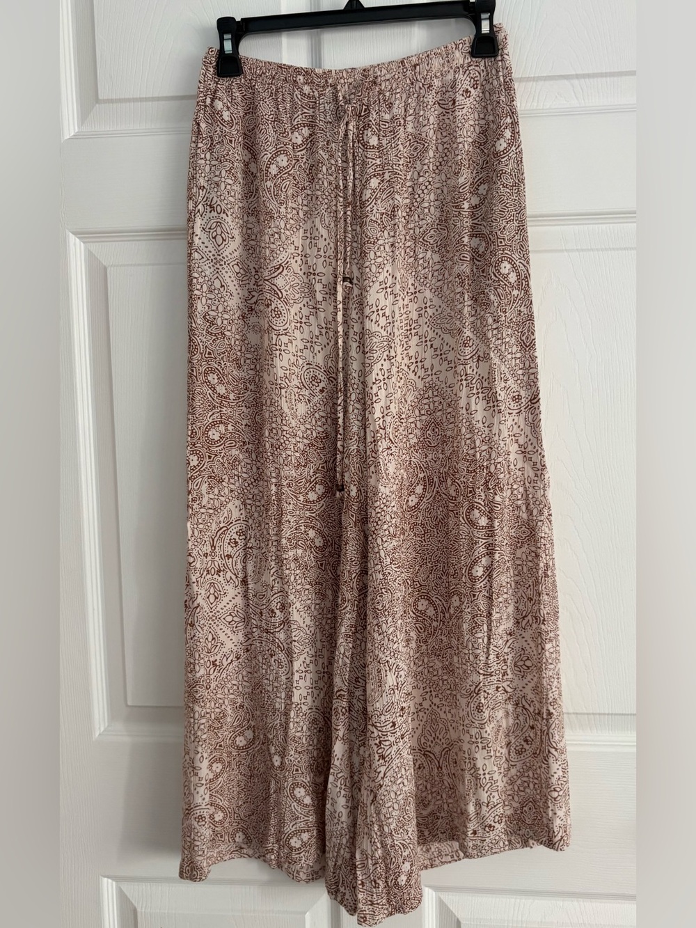 Women's Beige Paisley Print Wide-Leg Pants